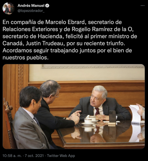 El Presidente Andrés Manuel López Obrador compartió en su cuenta de Twitter una fotografía de la llamada telefónica que sostuvo con Justin Trudeau, primer ministro de Canadá.