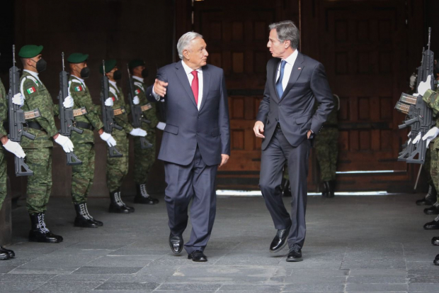 Andrés Manuel López Obrador, presidente de México, junto con Antony Blinken, secretario de Estado.