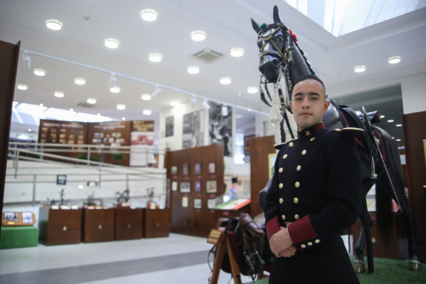 Mauricio Durán, de 22 años, cadete primero del Heroico Colegio Militar; será la cuarta generación de su familia con formación militar.