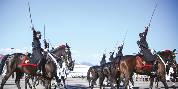El cuerpo de caballería durante el desfile de ayer.