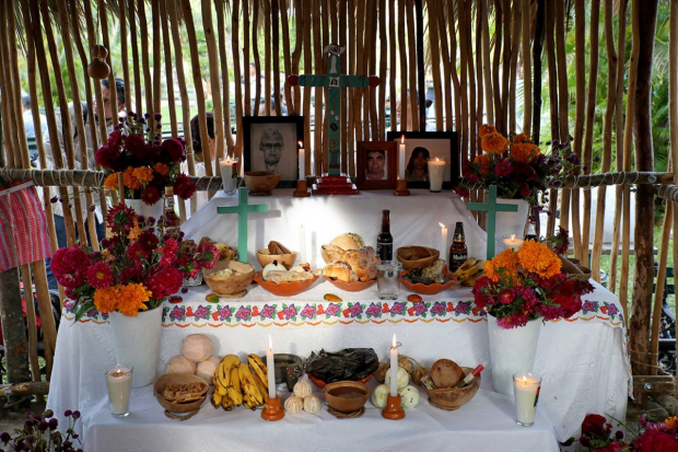 Altar del Hanal Pixán, (comida de las almas), en Yucatán.