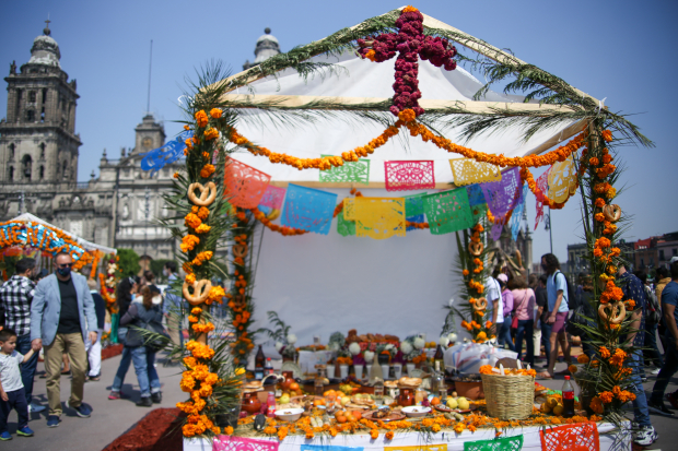 La Mega Ofrenda incluye altares de diversas regiones del país.