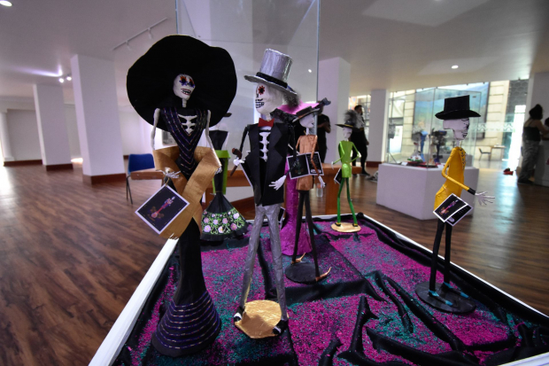 En festividades por Día de Muertos se instalaron diversas exposiciones sobre el tema en diferentes estados de la república; en Chilpancingo, Guerrero, destaca una muestra de más de 50 catrinas y catrines en el Palacio de Cultura.