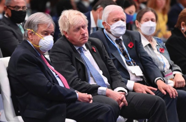 Boris Johnson supuestamente dormido durante la COP26.