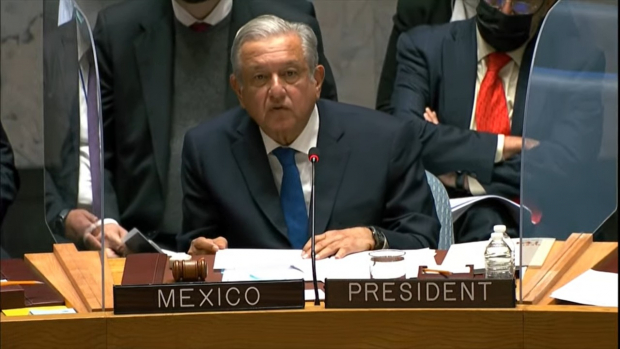 Andrés Manuel López Obrador al hablar en su carácter de Presidente de México.