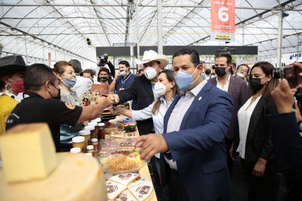 Diego Sinhue, gobernador de Guanajuato, recorre la Expo Agroalimentaria y el Foro Globlal Afroalimentario 2021