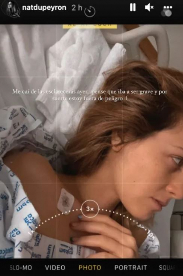 Natasha Dupeyrón postrada en la cama del hospital