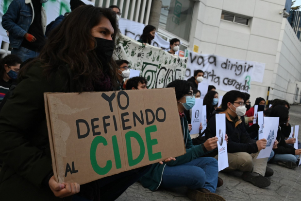 Estudiantes del CIDE “tomaron” de manera pacífica las instalaciones, ayer.