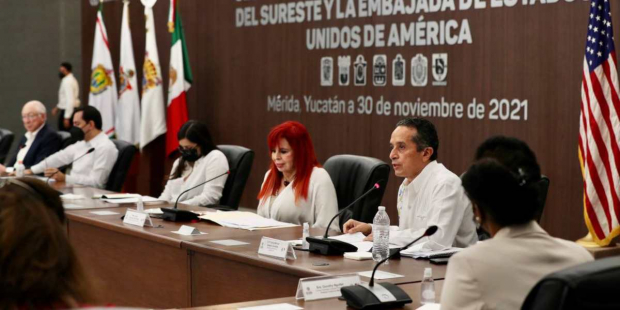 Carlos Joaquín participó en la reunión de trabajo una delegación de 19 representantes de empresas internacionales y nacionales de American Chamber.