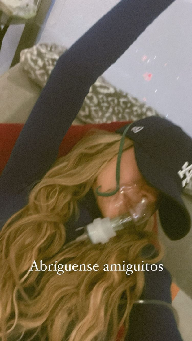 Danna Paola en su foto con oxígeno