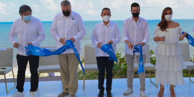 El gobernador Carlos Joaquín inauguró el hotel Hilton Cancún, una marca que volvió a Quintana Roo.
