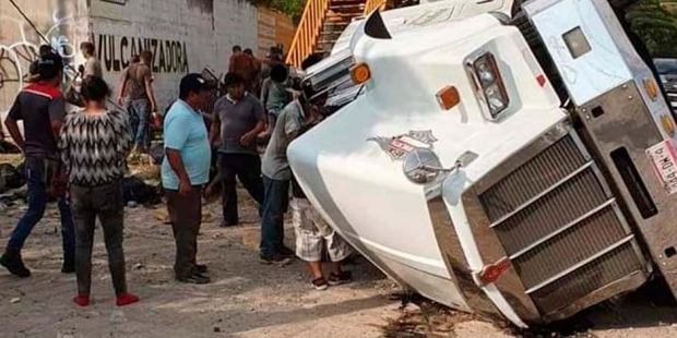 La volcadura del camión provocó la muerte de al menos 54 migrantes