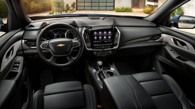 Interior de la Chevrolet Traverse 2022.