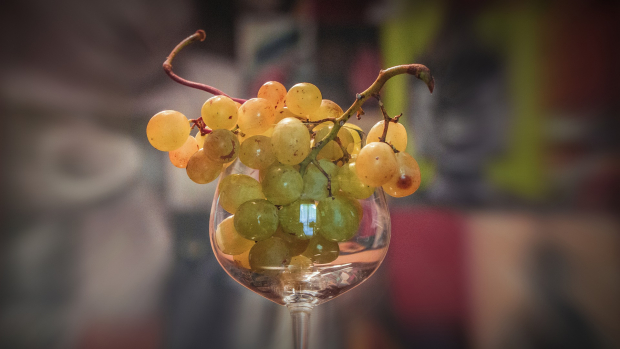 Si presentas las uvas en pequeñas copas, le darás un toque elegante a esta tradición que recibe al 2022