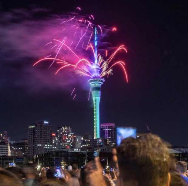 Nueva Zelanda recibe el 2022 con un espectáculo de luces.