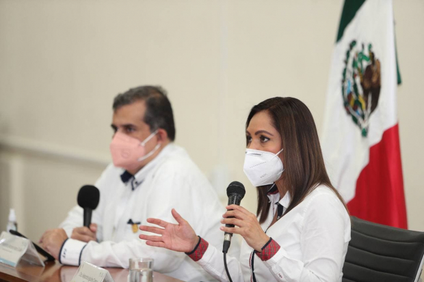 La secretaria de Salud de Quintana Roo, Alejandra Aguirre Crespo, durante conferencia de prensa; pide no bajar la guardia ante aumento de casos por COVID-19.