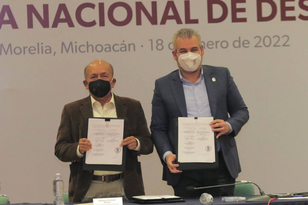 El gobernador de Michoacán, Alfredo Ramírez Bedolla, firmó un convenio de colaboración con Baldemar Hernández Márquez, director general del FND.
