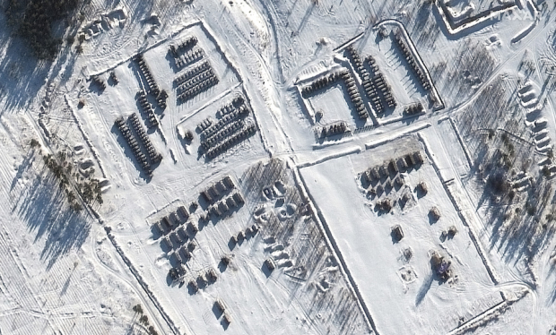 Aliados de Ucrania evidencian, con imágenes satelitales, el reforzamiento militar de Rusia, ayer.