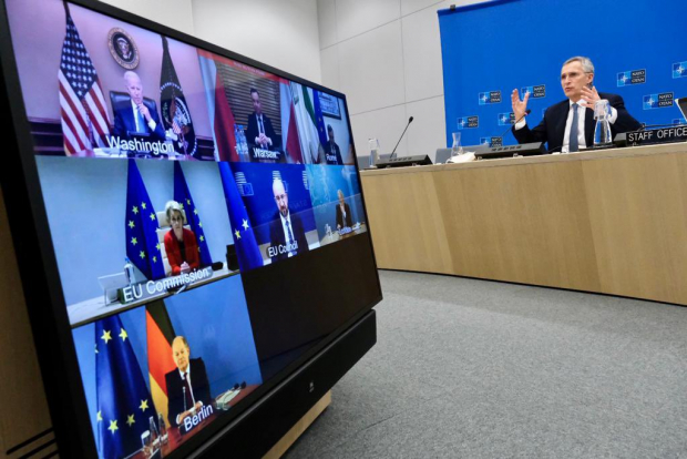 Jens Stoltenberg, secretario de la OTAN, durante una reunión con líderes de EU y Europa.