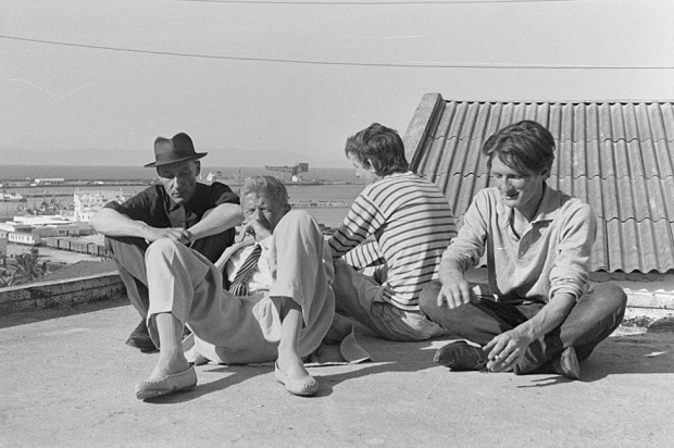 William S. Burroughs, Paul Bowles, Michael Portmen e Ian Sommerville, en Tánger, Marruecos, mayo, 1961.