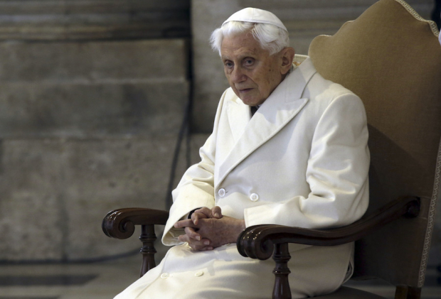 El Papa emérito, Benedicto XVI, se disculpó por los abusos sexuales durante su gestión. Aquí, en imagen de archivo de 2015.