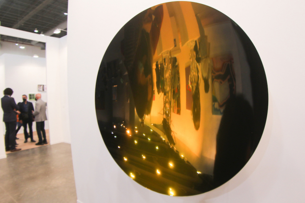 Black to Pagan Gold and Spanish Gold, de Anish Kapoor.