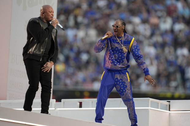 Dr. Dre y Snoop Dogg fueron los encargados de iniciar el espectáculo.