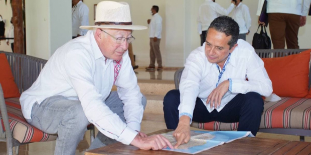 El diplomático y el gobernador Carlos Joaquín encabezaron una Reunión Bilateral del gobierno de Quintana Roo y la Embajada de los Estados Unidos de América.