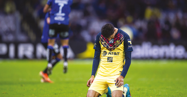 Jordan Silva se lamenta tras el penalti marcado contra el América.