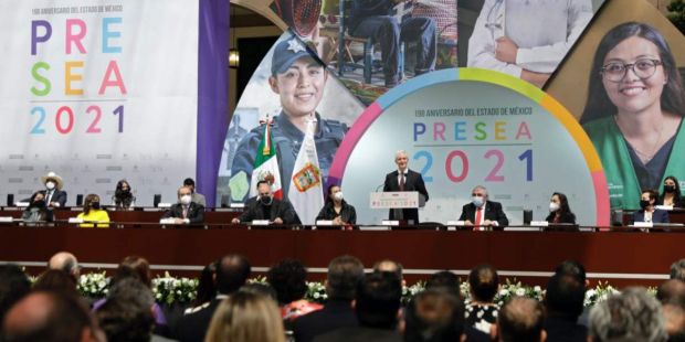 Alfredo Del Mazo encabezó la entrega de la Presea Estado de México 2021.