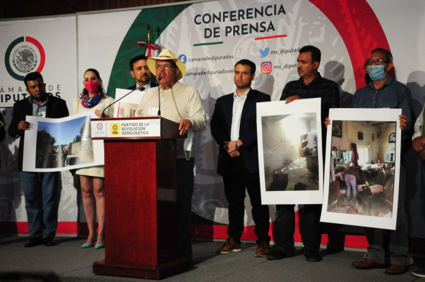 Pobladores de Zacatecas ofrecieron una conferencia de prensa en la Cámara de Diputados, ayer.