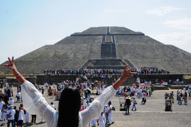 Miles de personas visitan Teotihuacan; reciben la primavera