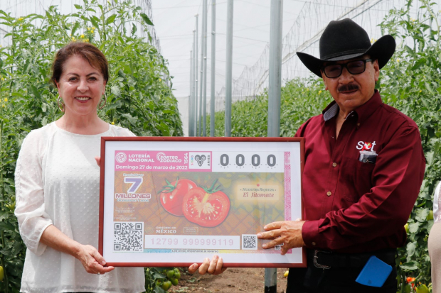 Celebra Lotería Nacional al jitomate con billete conmemorativo