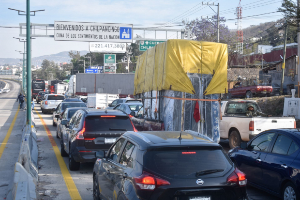 Integrantes de la AMOTAC bloquearon la Autopista del Sol para exigir seguridad en las carreteras y por el aumento en los precios del peaje
