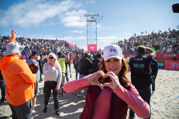 La gobernadora de Baja California, Marina del Pilar Avila Olmeda, participó en la clausura del Tour Mundial de Voleibol de Playa Rosarito Elite 16