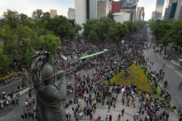 Cientos de capitalinos se reunieron para celebrar el Día Mundial de la Marihuana.