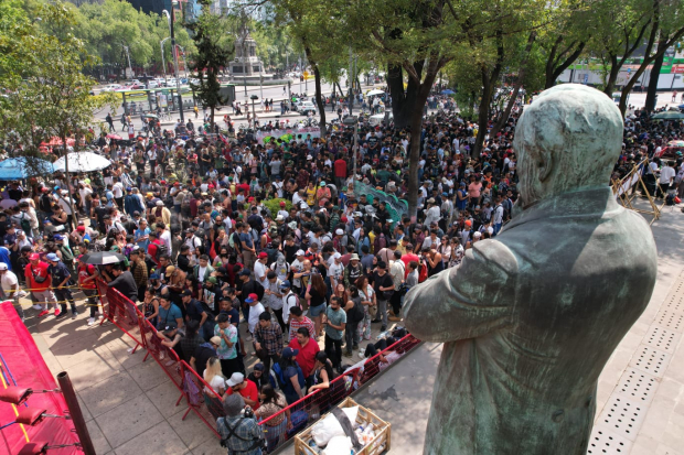 Comunidad cannábica se reunió sobre Paseo de la Reforma y frente al Senado de la República.