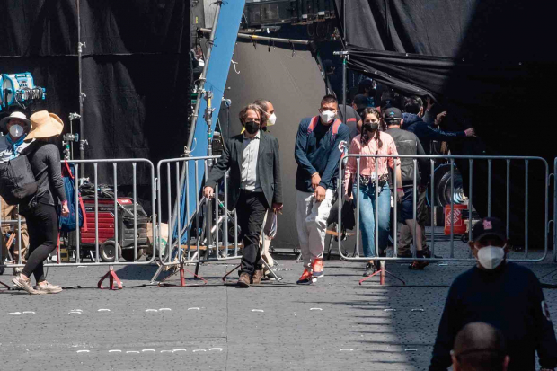 Iñárritu y su equipo durante la filmación en la CDMX, en 2021.