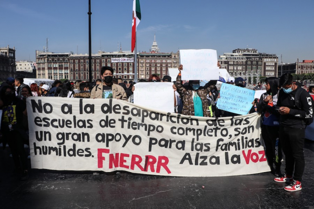 Estudiantes protestaron contra la desaparición de las Escuelas de Tiempo Completo, en marzo.