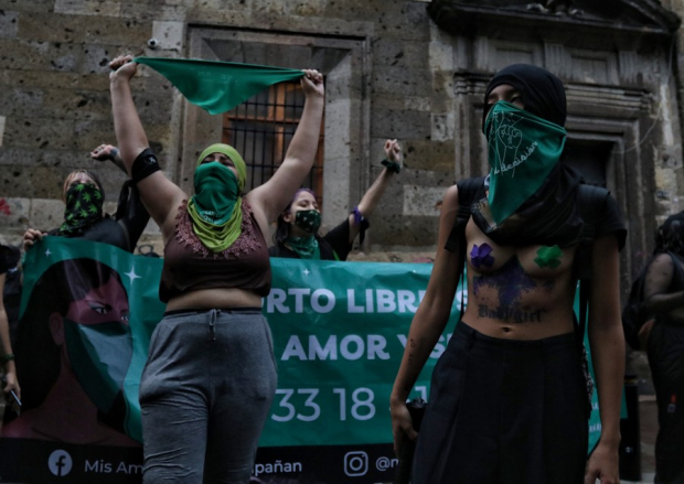 Mujeres marchan a favor del aborto legal, en Guadalajara, Jalisco, en septiembre pasado.