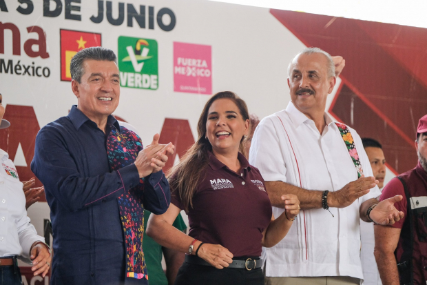 Mara Lezama, acompañada por el gobernador de Chiapas y el de Tabasco, ayer.