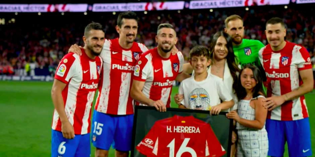 Héctor Herrera en su despedida con el Atlético de Madrid en el estadio Wanda Metropolitano