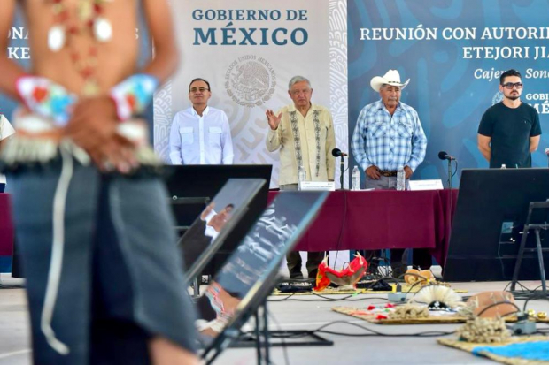 AMLO durante la presentación del Plan de Justicia para el Pueblo Yaqui en Sonora.