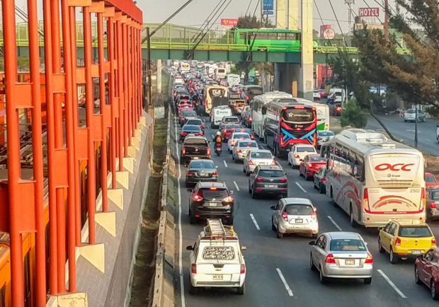 Hoy No Circula busca controlar tránsito para reducir contaminantes.