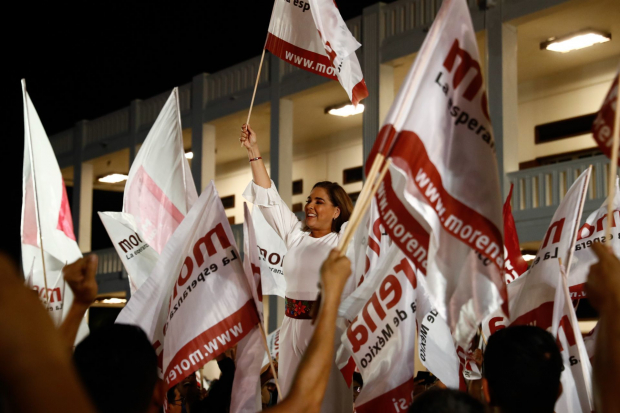 La candidata de morena celebró su victoria en la plaza principal de Chetumal.