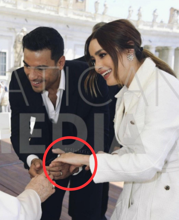Carlos Rivera llevaría su anillo de casado