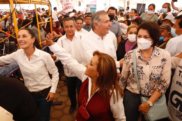 La gobernadora de Tlaxcala, Lorena Cuéllar, acompañada de Claudia Sheinbaum y Adán Augusto López, entre otros morenistas