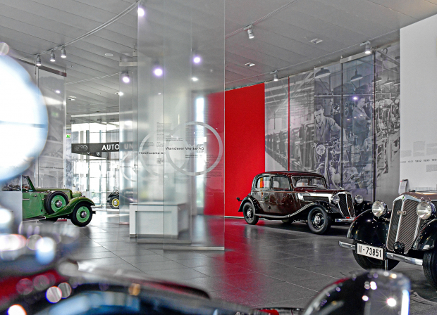 Información sobre la historia de Audi, el museo móvil de la marca y los vehículos ahí exhibidos, disponibles en línea las 24 horas del día en la app de Audi Tradition