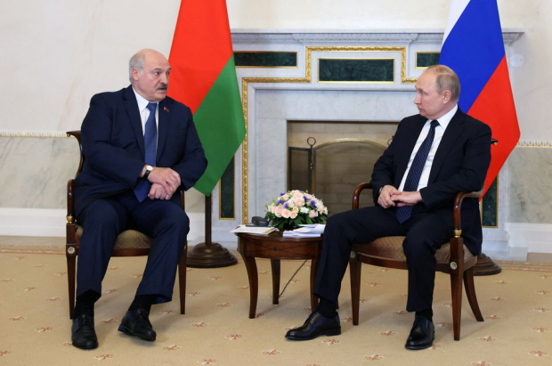 Vladimir Putin y Alexander Lukashenko en San Petersburgo, Rusia.