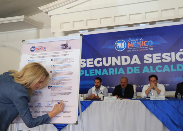Romina Conteras, presidenta municipal de Huixquilucan, firma decálogo de acciones.